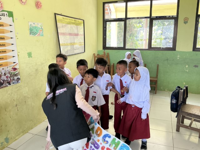 Mahasiswa KKN UNS Sulap Sudut Kelas SDN Bergolo Jadi Pojok Edukasi